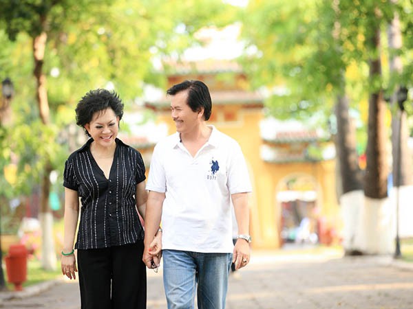 Cuộc sống của danh ca Giao Linh và 6 con riêng của chồng thực sự thế nào?-1