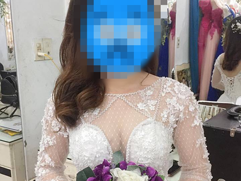 Cô dâu cao tuổi mặc váy cưới đi tìm hạnh phúc muộn khiến dân mạng xôn xao, nhưng đa phần mải soi vòng 1-5