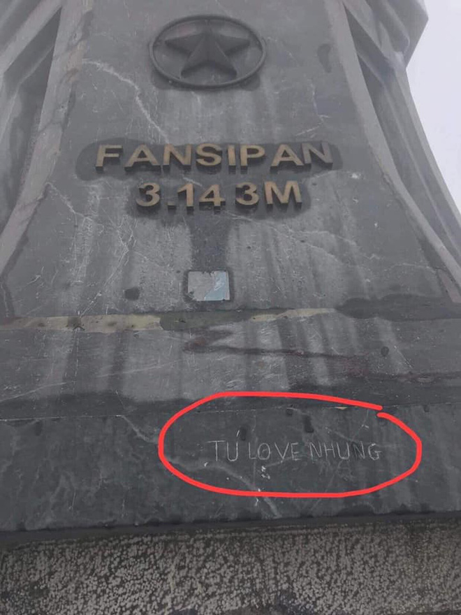 Khắc lời yêu lên cột cờ trên đỉnh Fansipan – hành động đang bị dân mạng ném đá dữ dội-1