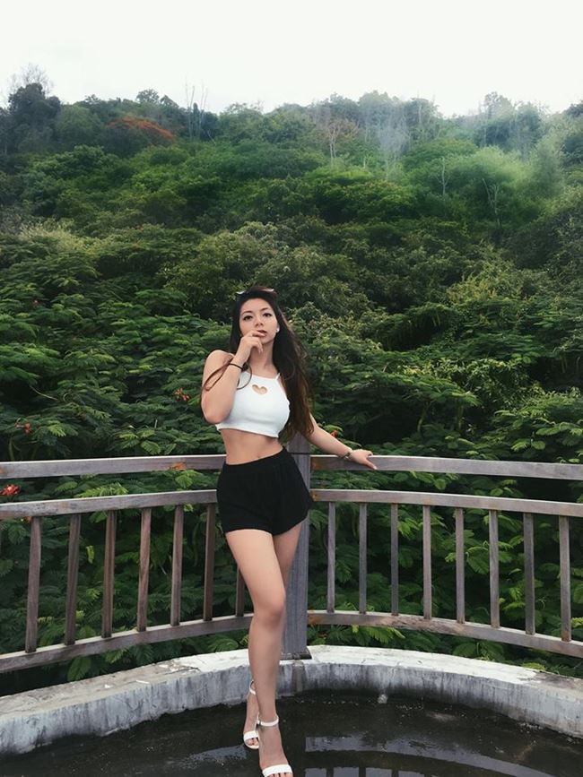 2 cô gái tuổi đôi mươi có nét đẹp lai, gợi cảm mê hồn, được showbiz Việt săn đón-10