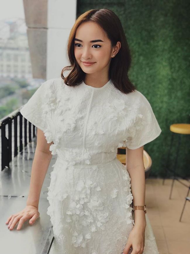 2 cô gái tuổi đôi mươi có nét đẹp lai, gợi cảm mê hồn, được showbiz Việt săn đón-8