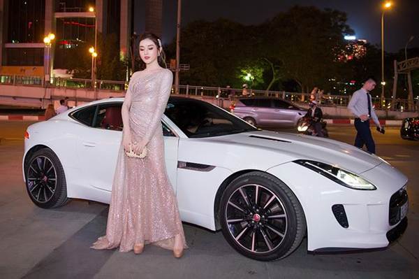 Á hậu Huyền My ngồi siêu xe mới tậu đi làm giám khảo-1