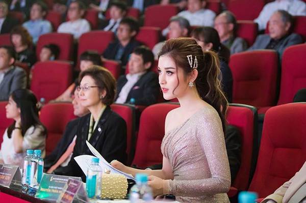 Á hậu Huyền My ngồi siêu xe mới tậu đi làm giám khảo-8