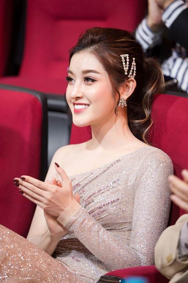 Á hậu Huyền My ngồi siêu xe mới tậu đi làm giám khảo-9