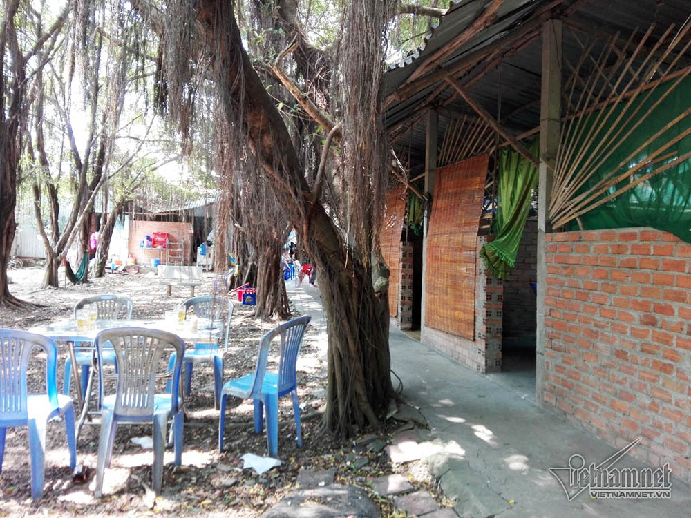 Nghẹn lòng mát-xa miền Tây: Mẹ cùng con gái vào phòng với khách-1