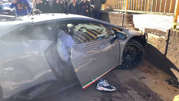 Siêu xe Lamborghini 7 tỷ nát bét sau màn thể hiện” của ông chủ-1