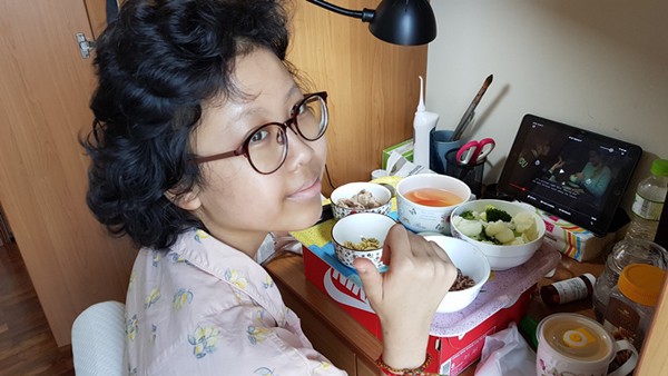 Gia cảnh đáng thương của 2 đạo diễn nổi tiếng Việt Nam phải bán nhà để chữa bệnh hiểm nghèo cho con-4