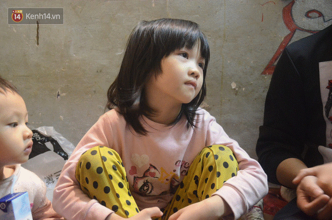 Gặp bé gái 6 tuổi phối quần áo cũ cực chất ở Hà Nội: Nhút nhát, đáng yêu và uớc mơ làm người mẫu-3