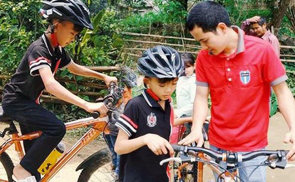 Bố cậu bé đạp xe không phanh thăm em: Hành động của con tôi là sai, không phải người hùng-2