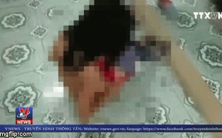 Nữ sinh lớp 9 bị nhóm bạn học lột quần áo, đánh dã man ngay trong trường ở Hưng Yên-1