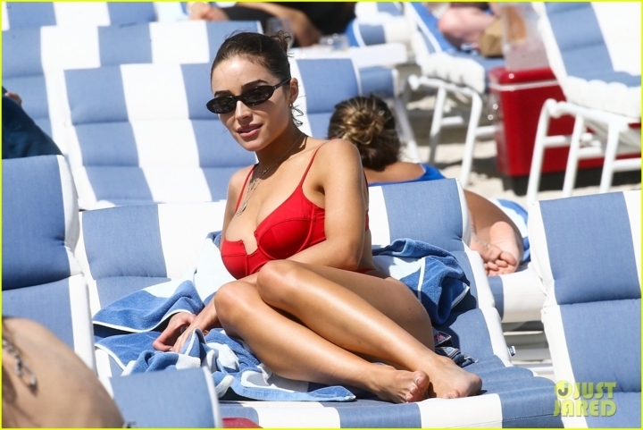 Hoa hậu Hoàn vũ nóng bỏng với bikini trên biển-5