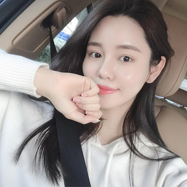 Cứ dán mắt vào điện thoại, máy tính nhưng không thoa kem chống nắng thì sớm thôi, bạn sẽ già đi trông thấy-2