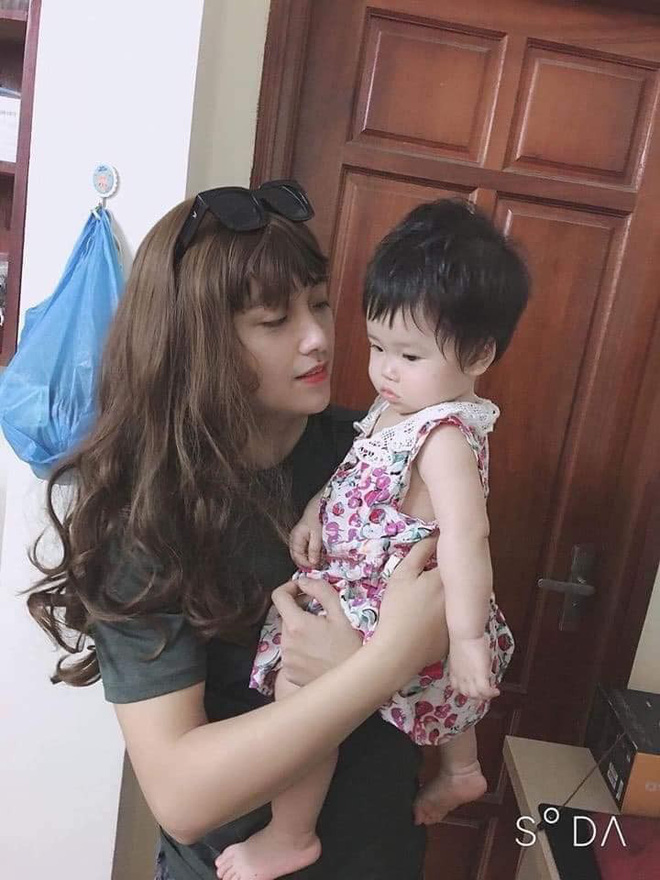 Bức ảnh cô vợ trẻ đẹp dỗ con hút nghìn like nhưng sự thật về cô ta mới gây bất ngờ-2