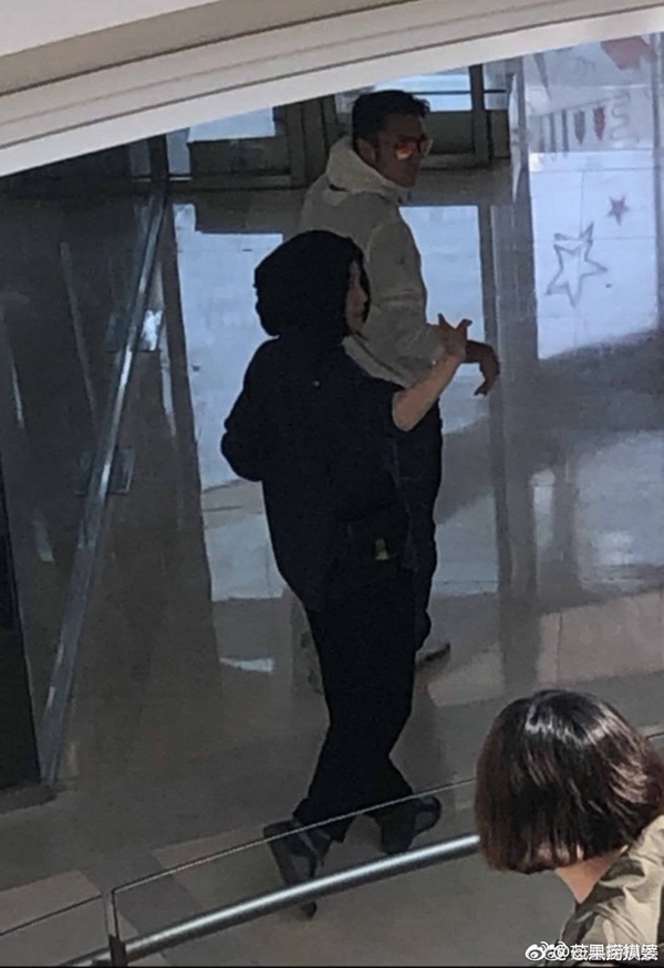 Dập tắt tin đồn cặp kè Dương Mịch, Tạ Đình Phong xuất hiện rất đỗi ngọt ngào bên Thiên hậu Vương Phi-2