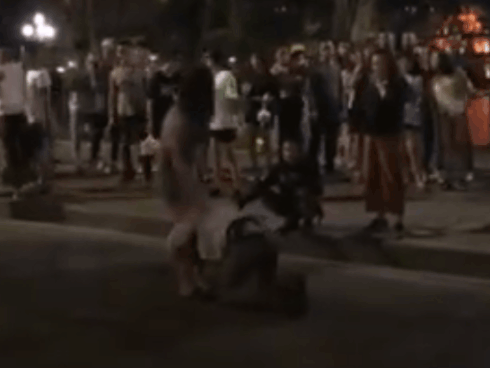 Đắng lòng thanh niên bay gần 2.000km để tạo bất ngờ nhưng gặp ngay cảnh người yêu đang hú hí cùng tình nhân-2