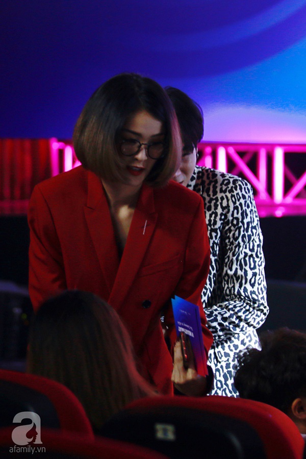 Tình cũ Cường Đô la - Hạ Vi lần đầu lộ ảnh hẹn hò cùng bạn trai giấu mặt sau tin đồn đã sinh con-1