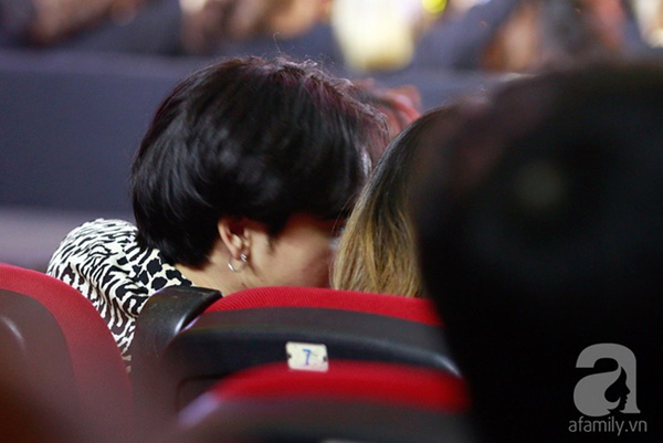 Tình cũ Cường Đô la - Hạ Vi lần đầu lộ ảnh hẹn hò cùng bạn trai giấu mặt sau tin đồn đã sinh con-4