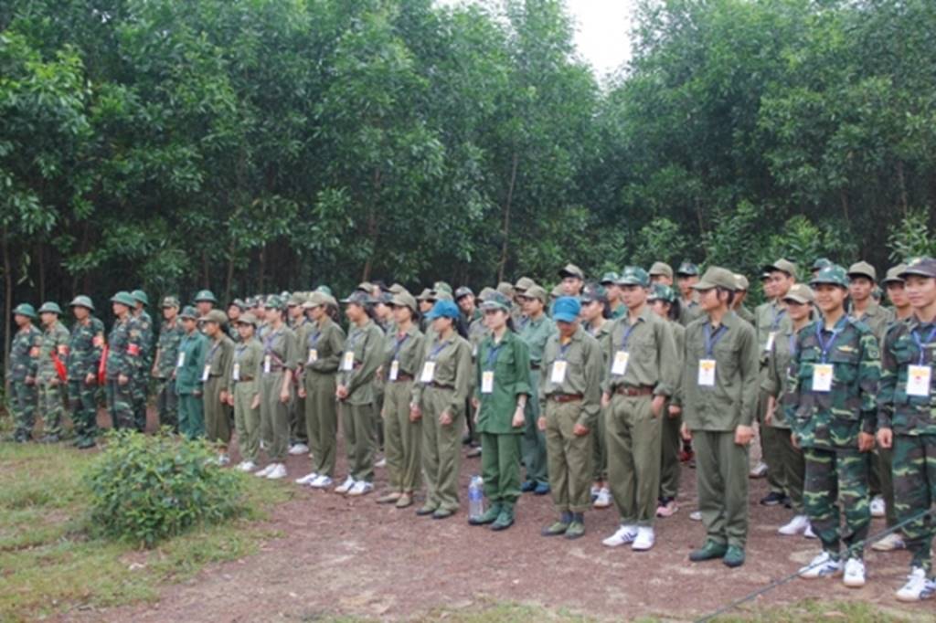 Nữ sinh Quảng Trị bật khóc nức nở sau khi bắn đạn thật-1