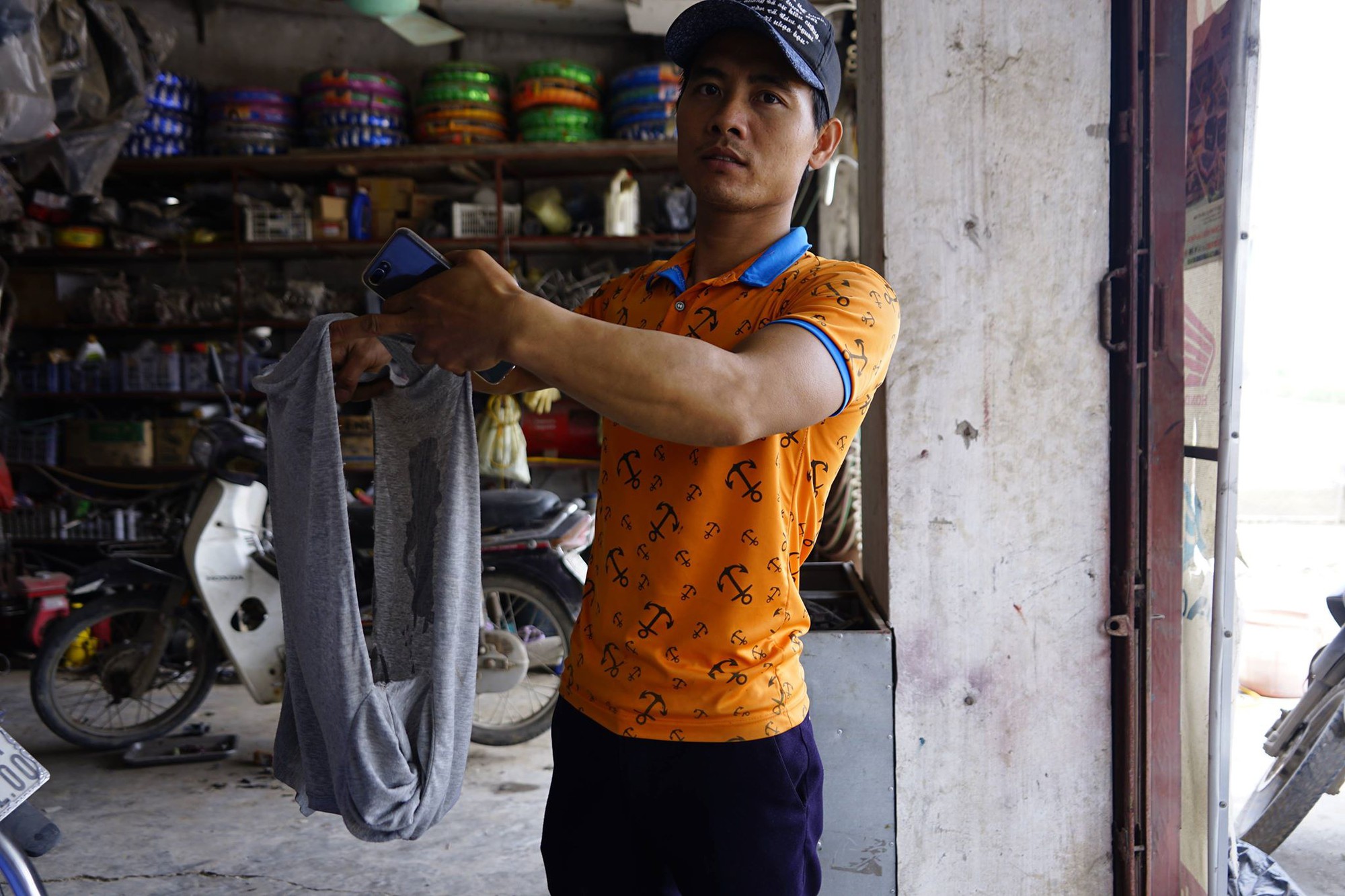 Vụ nữ sinh bị bạn đánh hội đồng, lột quần áo: Cô chủ nhiệm yêu cầu cả lớp im lặng, nói với gia đình là đã xóa hết clip rồi?-1