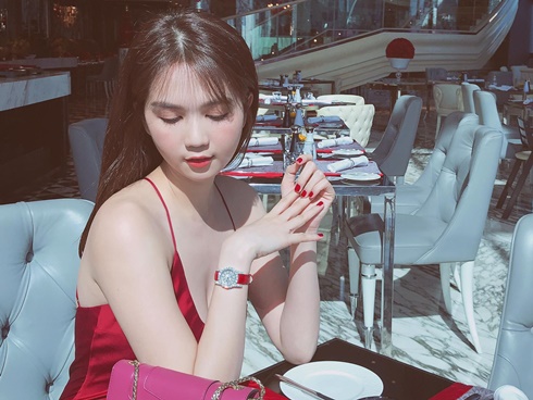 Muốn biết Ngọc Trinh được bạn trai đại gia chiều chuộng thế nào, xem lễ kỉ niệm 2 năm yêu nhau của họ sẽ rõ-5