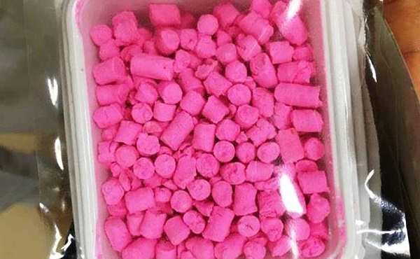 Mẹ Quảng Ninh hớt hải ôm con 2 tuổi đi cấp cứu do ăn thuốc diệt chuột-2