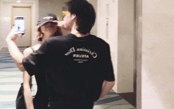 Hạ Vi diện blazer giấu quần khoe vòng 3 lấp ló nhưng hình như là đồ mượn tạm từ bạn trai bí ẩn”-7