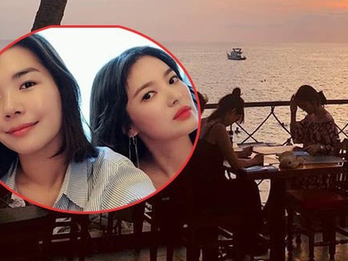 Song Hye Kyo nắm chặt tay tài tử khác ngọt ngào thế này, Song Joong Ki ở nhà có ghen tị?-5