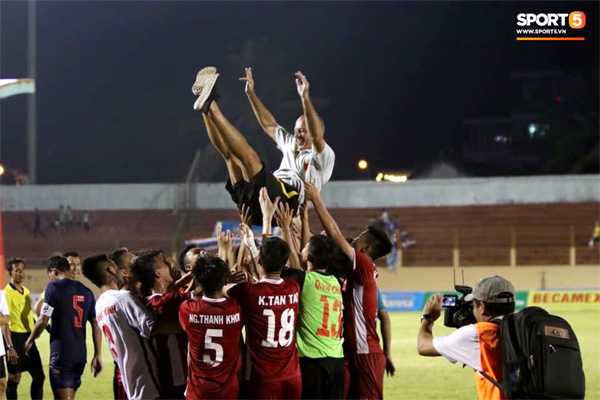 Bùng nổ khoảnh khắc U19 Việt Nam tiếp bước đàn anh, đánh bại người Thái tại giải U19 Quốc tế-7