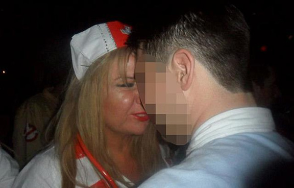 Bà ngoại 57 tuổi hẹn hò 200 trai trẻ, chỉ làm chuyện ấy với đàn ông dưới 30 tuổi-2