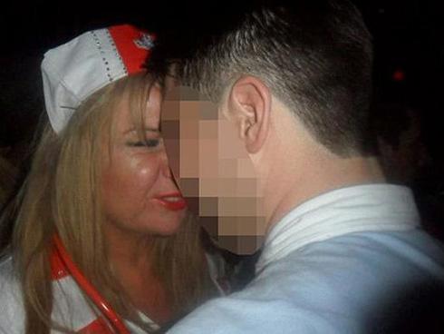 Hot girl thừa nhận từng qua đêm với 500 chàng trai, làm chuyện ấy với 4 người một ngày-4