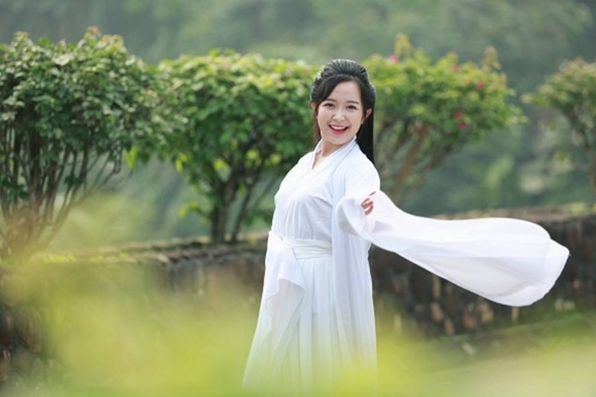 Lan Những cô gái trong thành phố tung ảnh xinh đẹp như Tiểu Long Nữ trong phim cổ trang-1