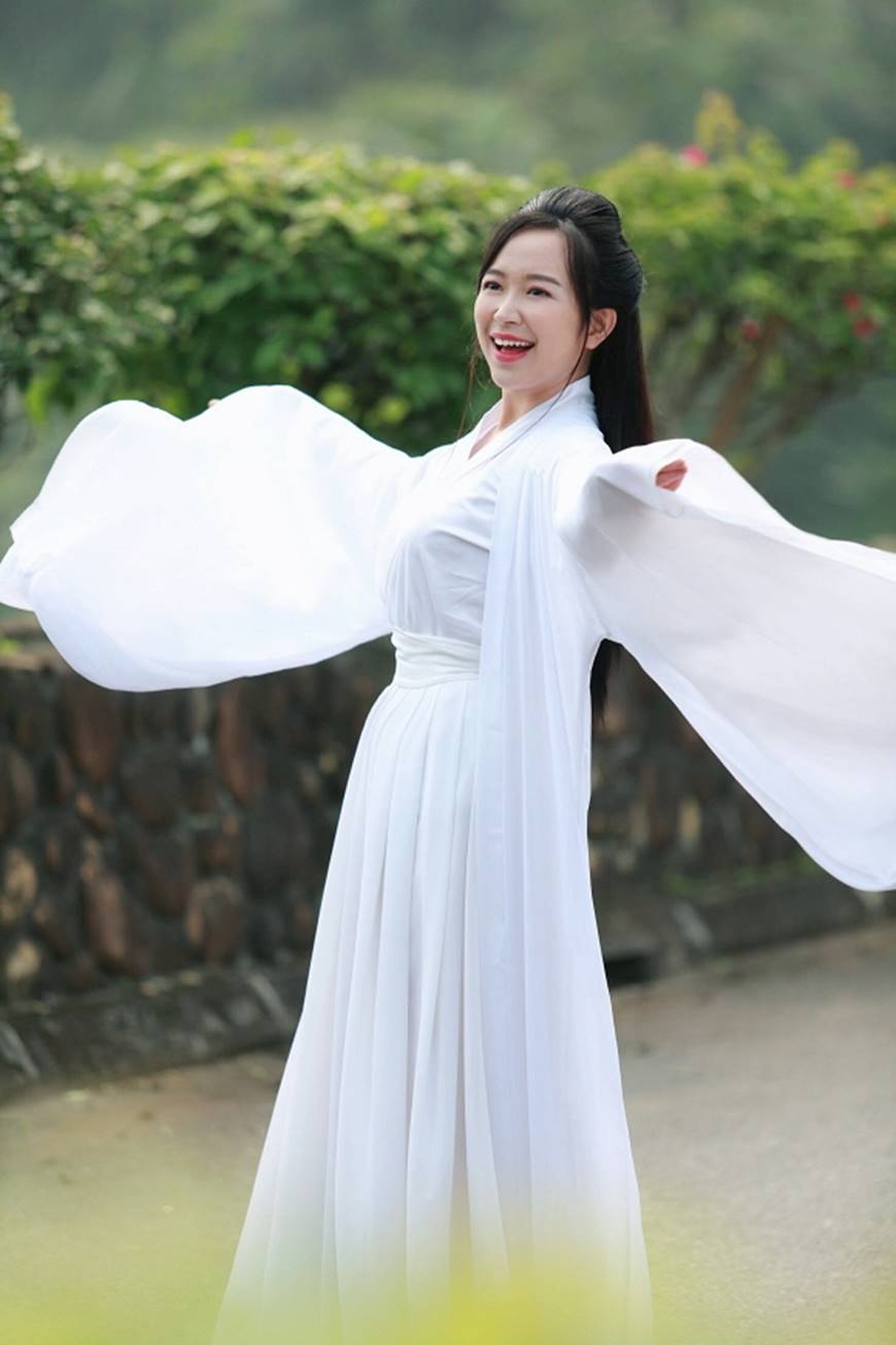 Lan Những cô gái trong thành phố tung ảnh xinh đẹp như Tiểu Long Nữ trong phim cổ trang-2