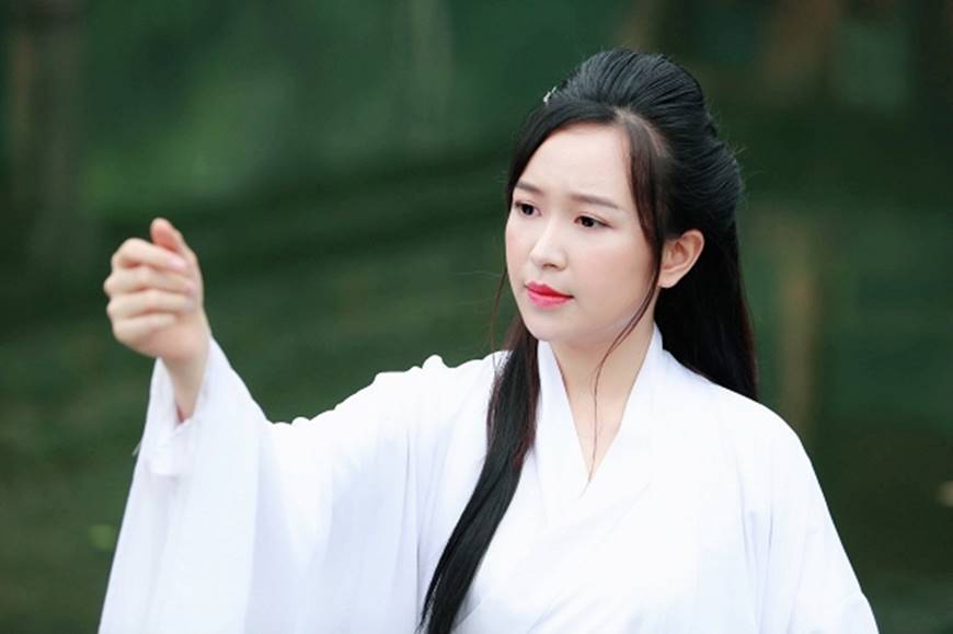 Lan Những cô gái trong thành phố tung ảnh xinh đẹp như Tiểu Long Nữ trong phim cổ trang-6