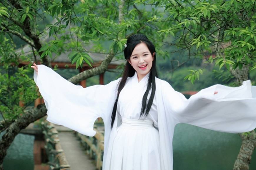 Lan Những cô gái trong thành phố tung ảnh xinh đẹp như Tiểu Long Nữ trong phim cổ trang-10