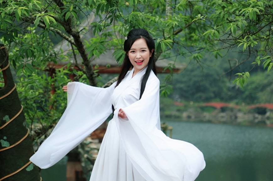 Lan Những cô gái trong thành phố tung ảnh xinh đẹp như Tiểu Long Nữ trong phim cổ trang-11