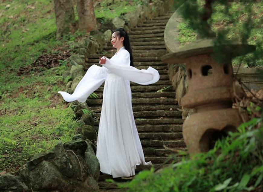 Lan Những cô gái trong thành phố tung ảnh xinh đẹp như Tiểu Long Nữ trong phim cổ trang-13