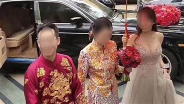 Cô dâu số nhọ bị phù dâu dìm triệt để trong ngày cưới, nhất là hành động của nhiếp ảnh gia càng khiến nữ chính thêm đáng thương-1