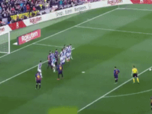 CĐV trầm trồ với pha đá phạt hàng rào panenka của Messi