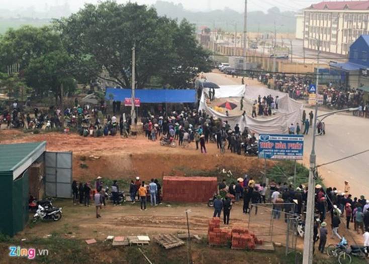 Ám ảnh vụ xe khách đâm vào đoàn người đưa tang: Nước mắt người ở lại!-5