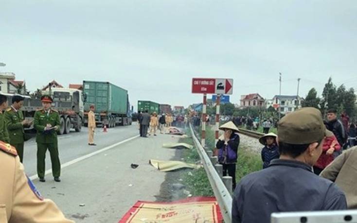 Ám ảnh vụ xe khách đâm vào đoàn người đưa tang: Nước mắt người ở lại!-6