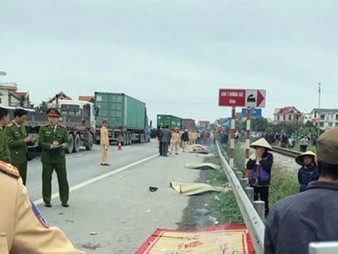 Ám ảnh vụ xe khách đâm vào đoàn người đưa tang: Nước mắt người ở lại!