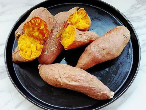 Khoai lang vừa ngon lại bổ dưỡng nhưng 2 bộ phận tinh hoa này thường bị vứt bỏ hoặc ít dùng-4