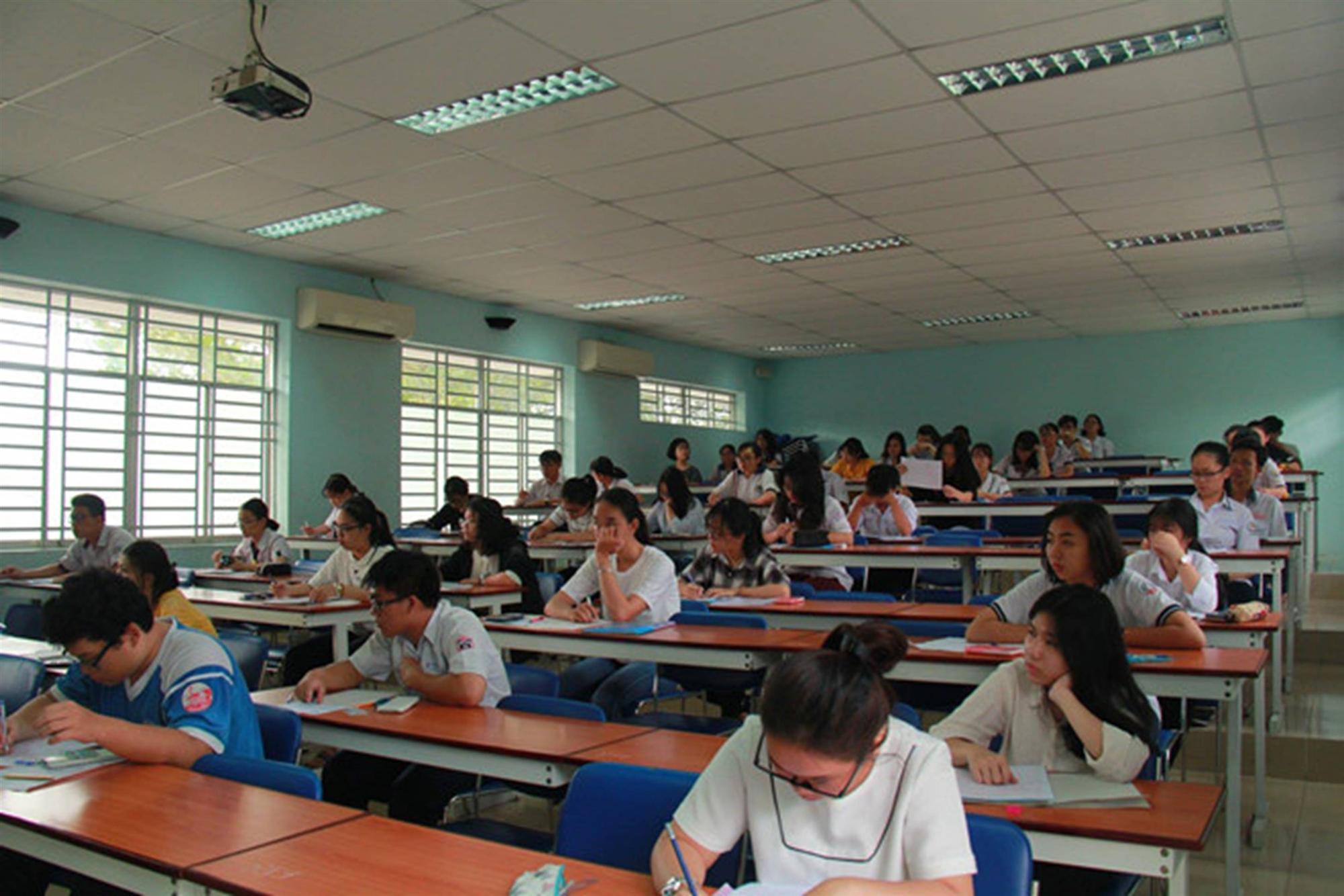 Hơn 37.000 thí sinh bước vào kỳ thi đại học đầu tiên năm 2019-3