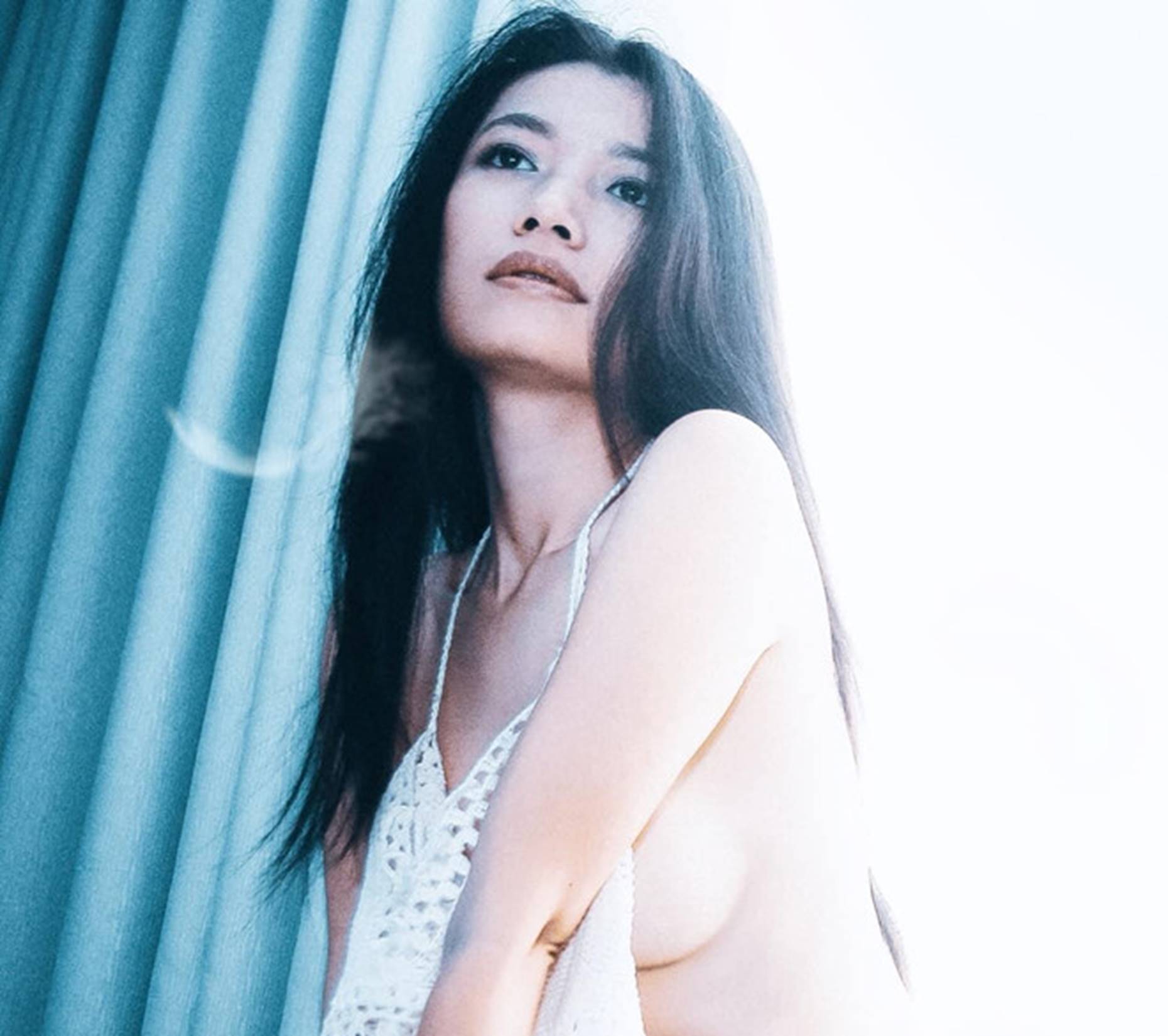 Ngập tràn ảnh khoe thân gây tranh cãi của sao Việt trên mạng xã hội-1