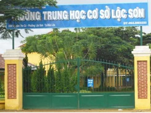 Tranh luận nóng: Nam sinh tự tử vì bị cô giáo bắt viết kiểm điểm-2