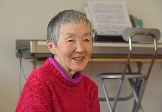 Nữ coder lớn tuổi nhất thế giới học lập trình, Anh văn ở tuổi 80-1