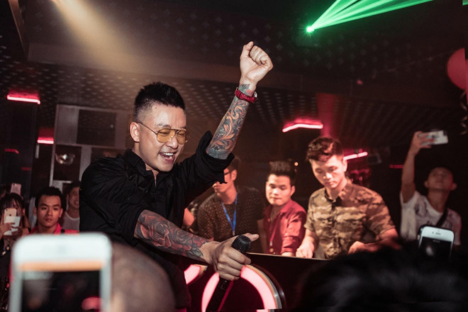 Tuấn Hưng hát Đổi thay trên bàn nhậu, khán giả khen ngợi-1