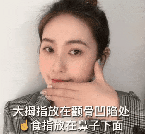 Để không thành trò hề do đánh má hồng quá tay, nàng hot girl Trung Quốc đã áp dụng một thủ thuật siêu đơn giản-3