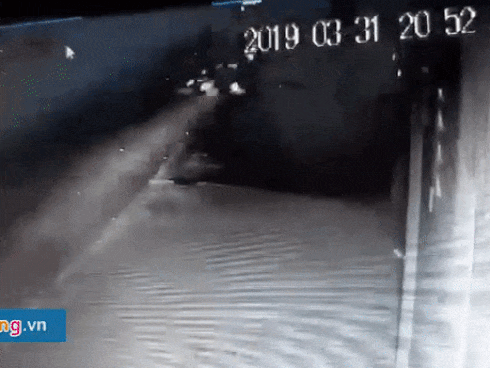 Ô tô đâm hàng loạt xe máy