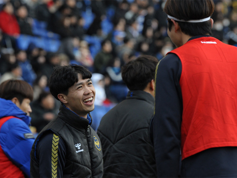 Cắn cá 1/4 Công Phượng lấy vợ, Văn Toàn khóc đòi đi Hàn Quốc-2